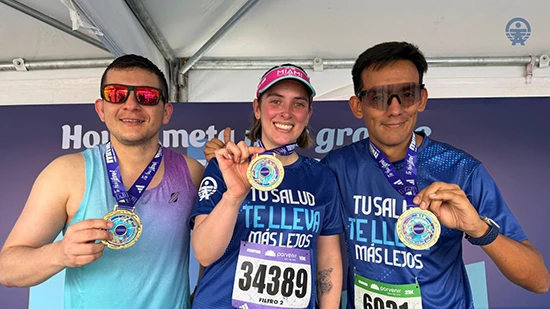 Colaboradores del HUSI participaron en la Media Maratón de Bogotá, demostrando su compromiso con el deporte y el cuidado responsable del cuerpo.